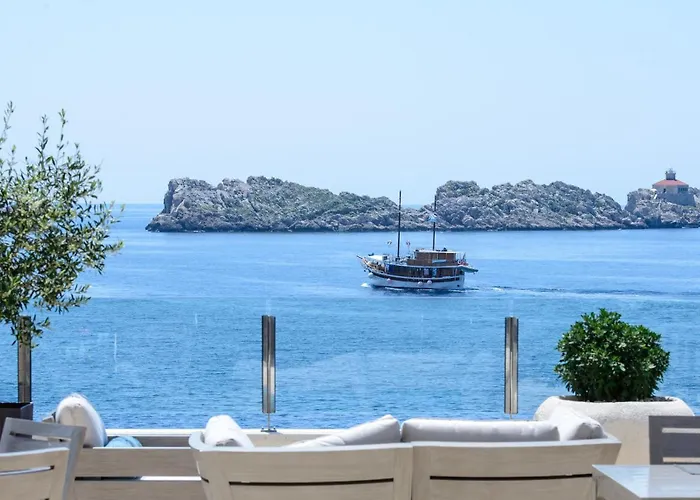 Royal Neptun Hotel 4*