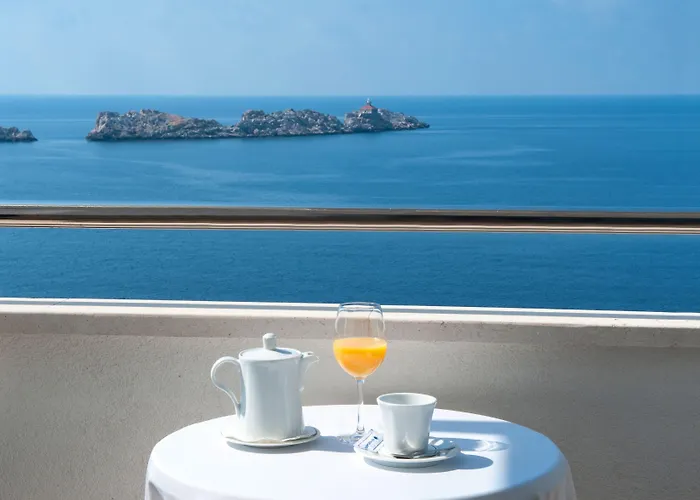 Royal Neptun Hotel 4*